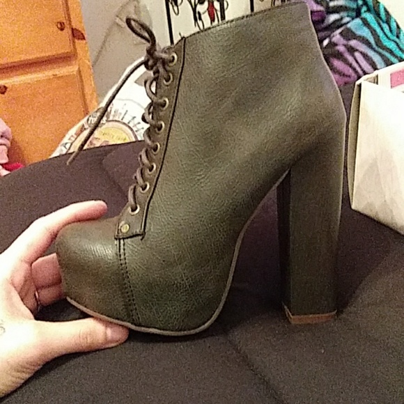 Boots - Picture 3 of 4